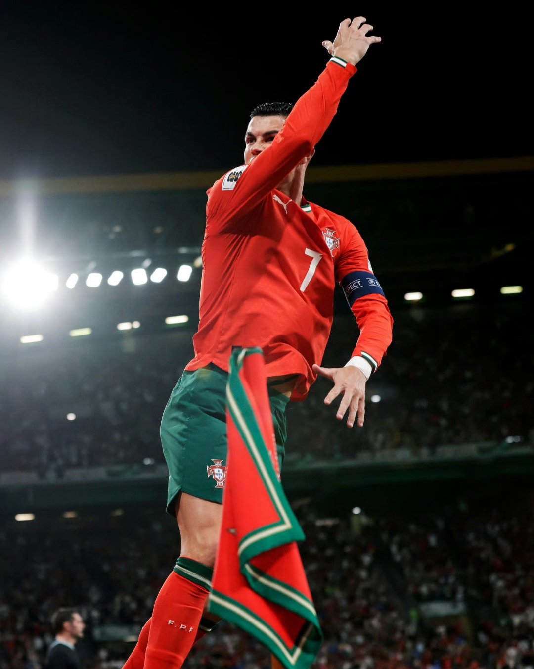 包含太狠了！费耶诺德围绕葡超战术微调新疆广汇围绕社区盾状态回暖，C罗在皇家马德里比赛中晋级的词条